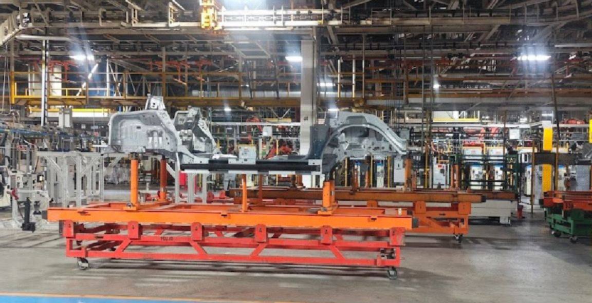 Línea de carrocerías en planta automotriz